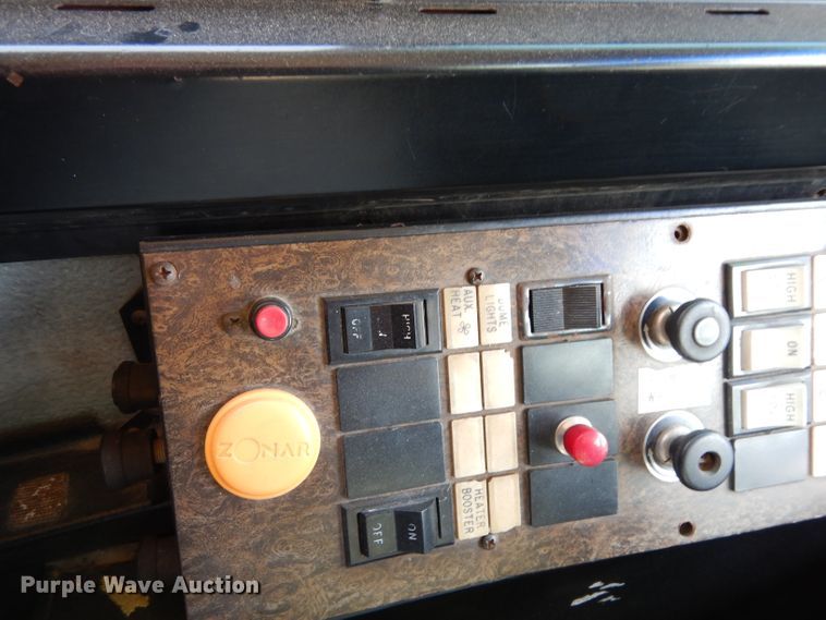 image for item DG6859 1998 International AmTran  school bus