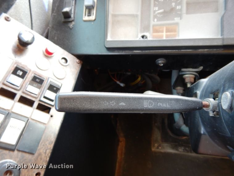 image for item DG6859 1998 International AmTran  school bus