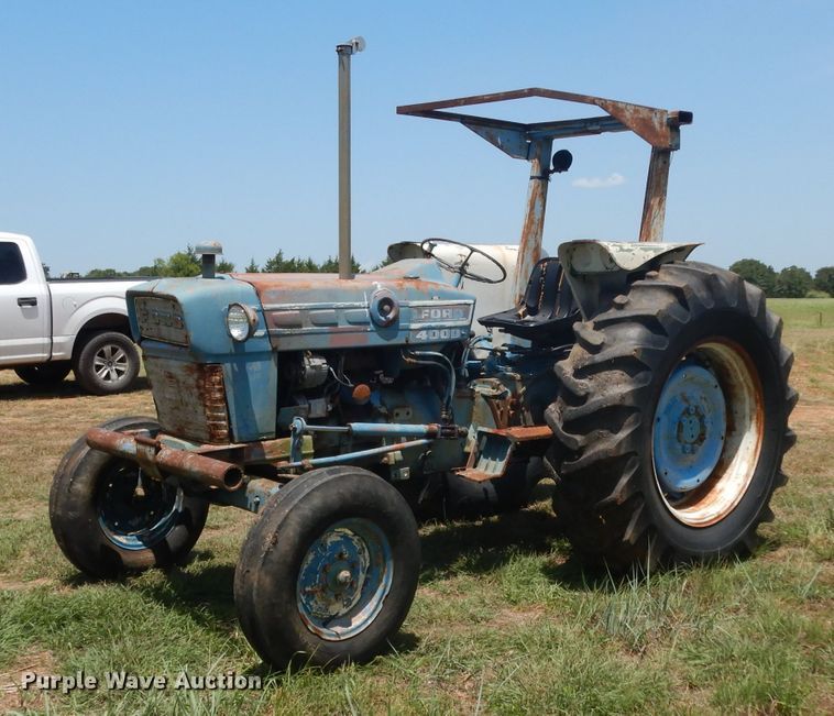 Ford 4000 tractor in Whitesboro, TX Item DG6862 sold Purple Wave