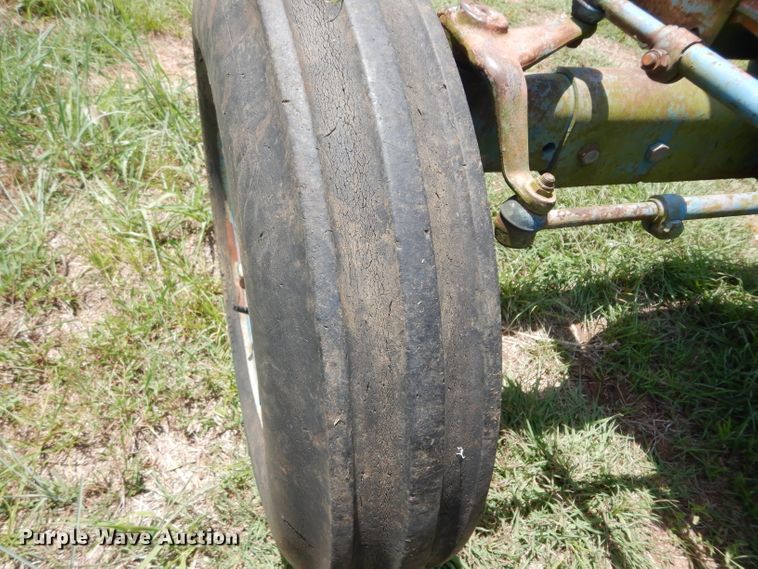 image for item DG6862 Ford 4000  tractor