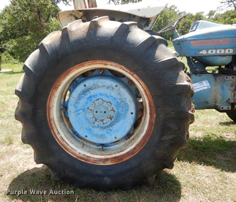 image for item DG6862 Ford 4000  tractor