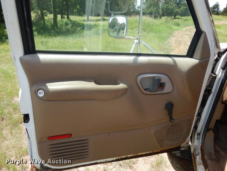 image for item DG6863 1995 GMC C3500  bucket truck