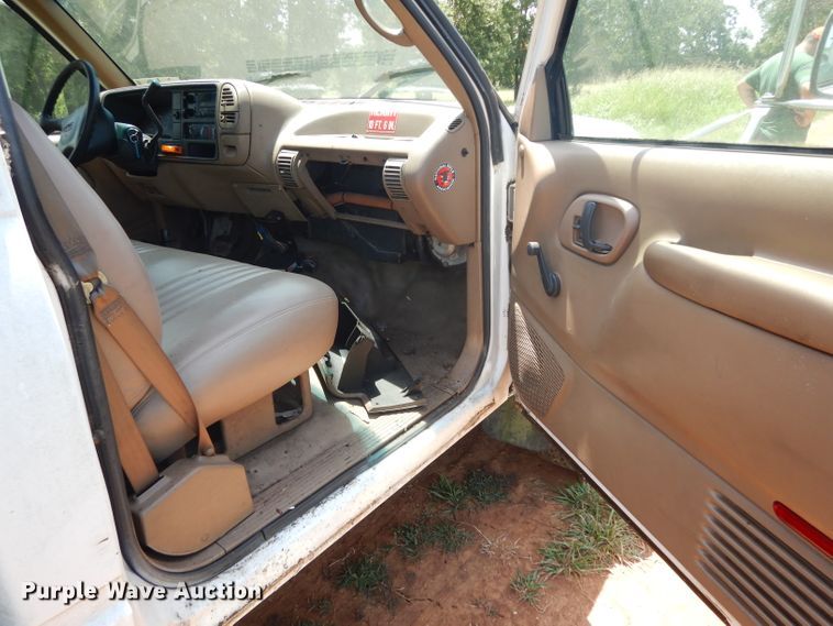 image for item DG6863 1995 GMC C3500  bucket truck