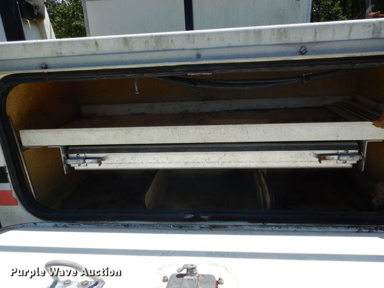 image for item DG6863 1995 GMC C3500  bucket truck