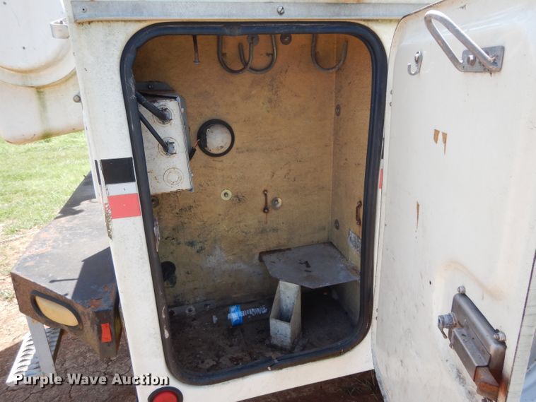 image for item DG6863 1995 GMC C3500  bucket truck