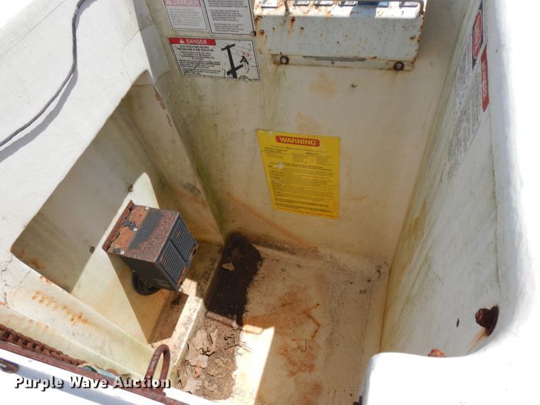 image for item DG6863 1995 GMC C3500  bucket truck