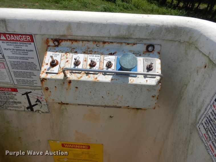 image for item DG6863 1995 GMC C3500  bucket truck