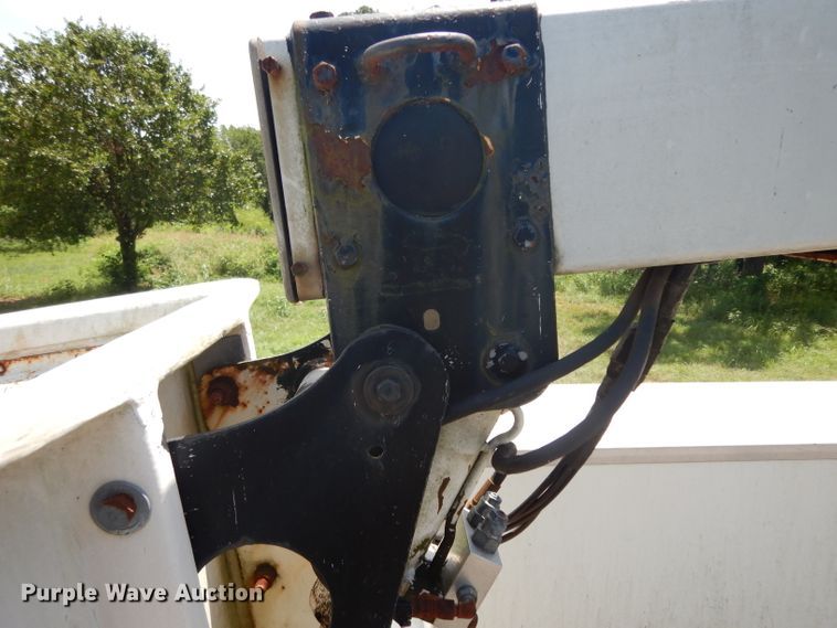 image for item DG6863 1995 GMC C3500  bucket truck