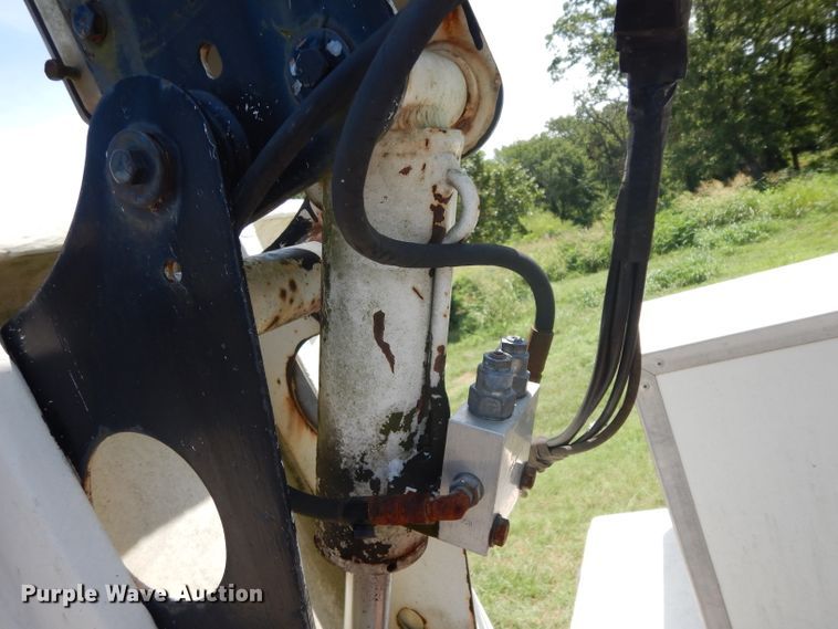 image for item DG6863 1995 GMC C3500  bucket truck