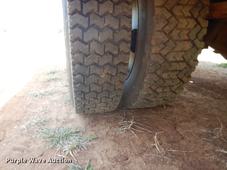 image for item DG6863 1995 GMC C3500  bucket truck