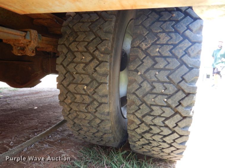 image for item DG6863 1995 GMC C3500  bucket truck