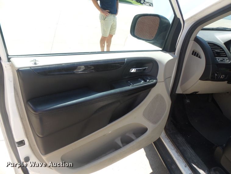 image for item DH3827 2013 Dodge Grand Caravan  van