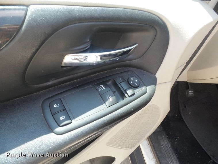 image for item DH3827 2013 Dodge Grand Caravan  van