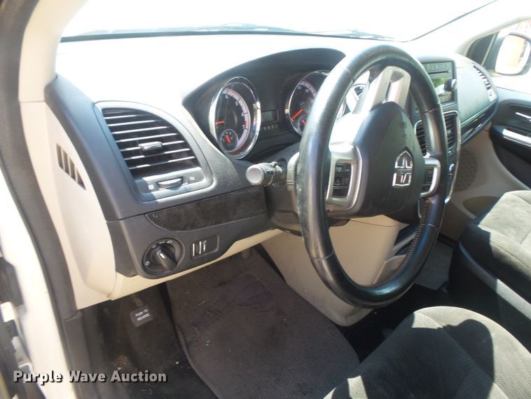 image for item DH3827 2013 Dodge Grand Caravan  van