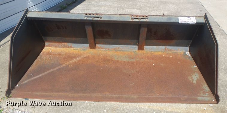 image for item DH3828 Gehl 84LFCL 84"W skid steer bucket