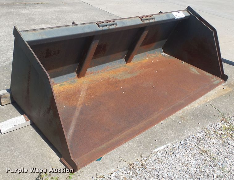 image for item DH3828 Gehl 84LFCL 84"W skid steer bucket