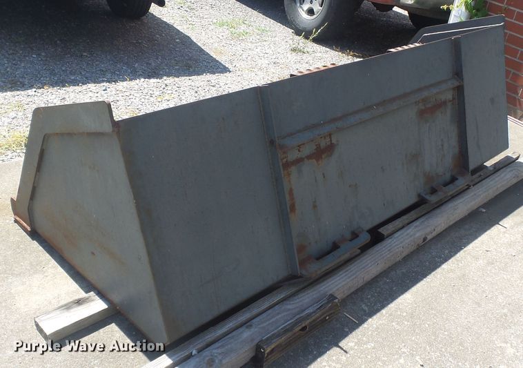 image for item DH3828 Gehl 84LFCL 84"W skid steer bucket