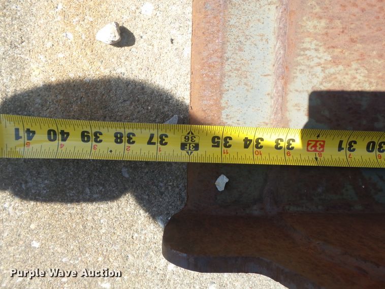 image for item DH3828 Gehl 84LFCL 84"W skid steer bucket