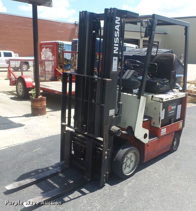 image for item DH3831 Nissan 35  forklift