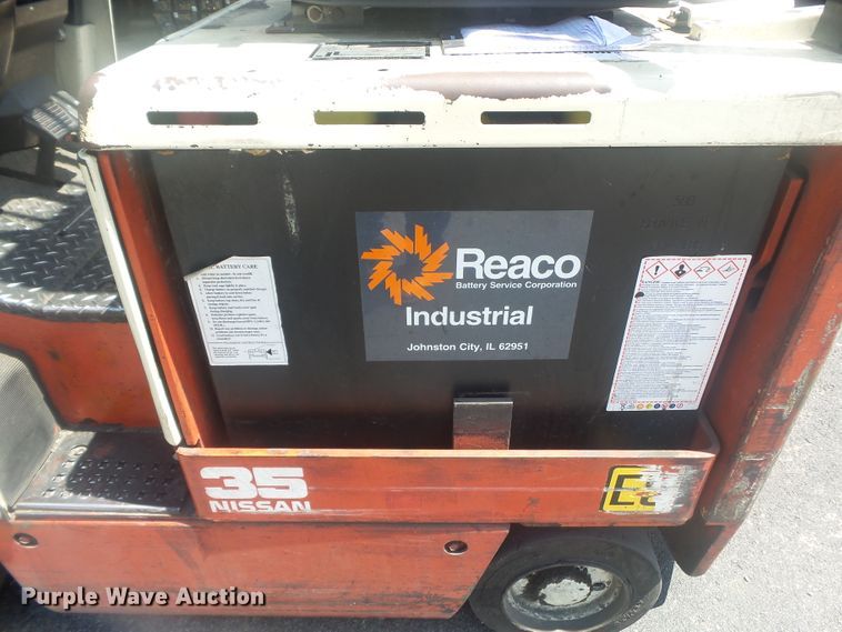 image for item DH3831 Nissan 35  forklift