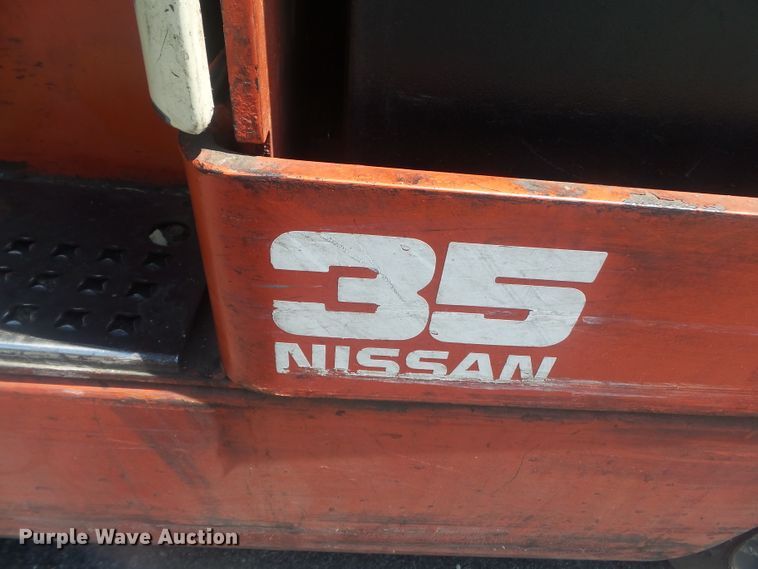 image for item DH3831 Nissan 35  forklift