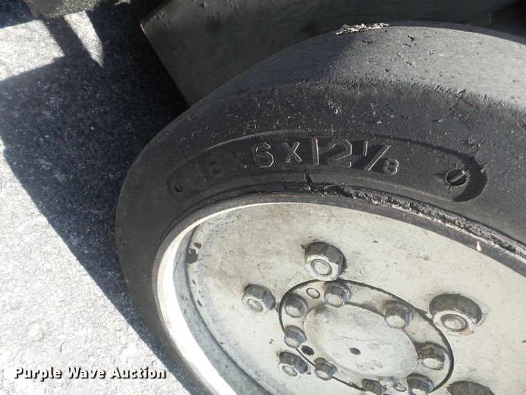 image for item DH3831 Nissan 35  forklift