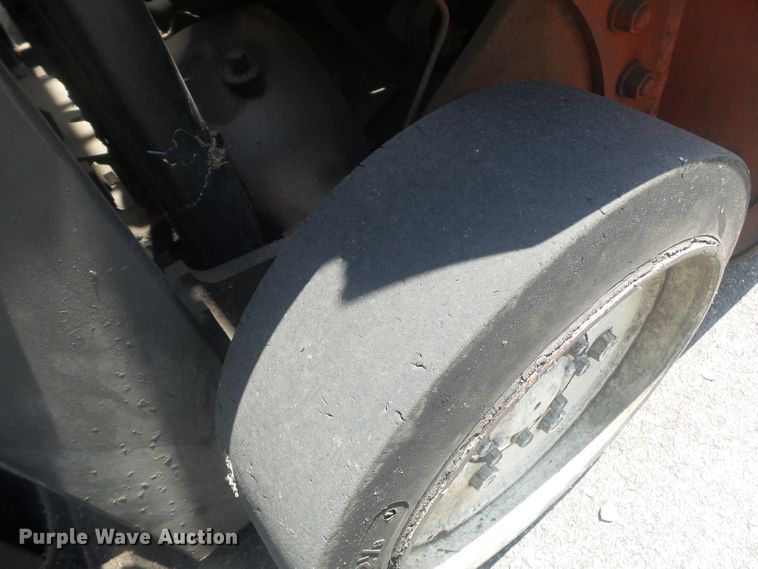 image for item DH3831 Nissan 35  forklift