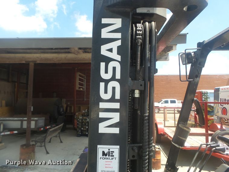 image for item DH3831 Nissan 35  forklift