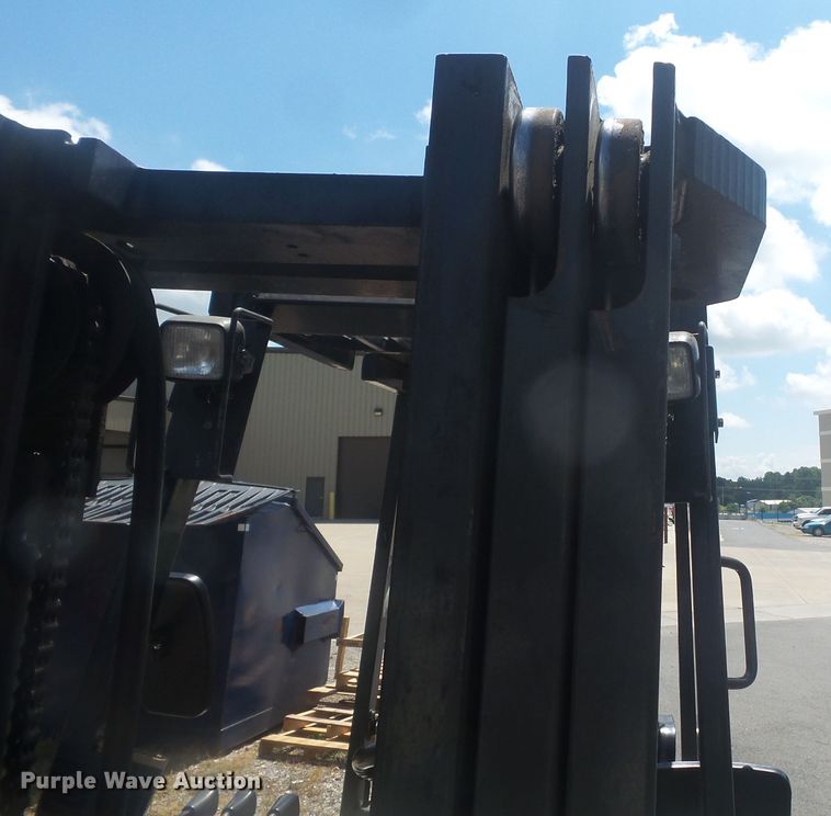 image for item DH3831 Nissan 35  forklift