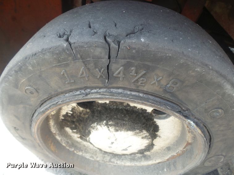 image for item DH3831 Nissan 35  forklift