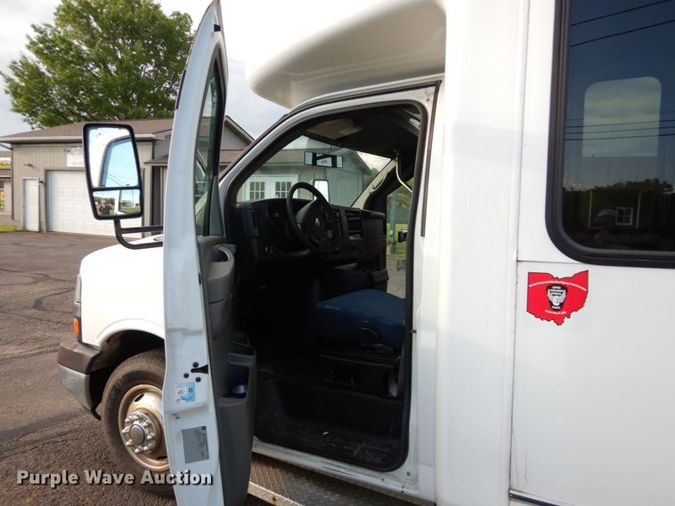image for item DH5119 2010 Chevrolet Express G4500  shuttle bus