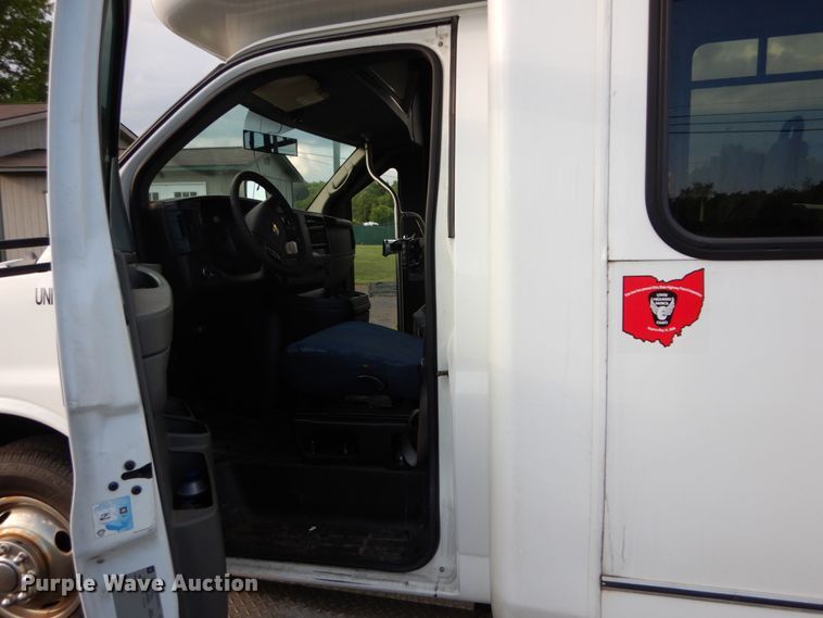 image for item DH5119 2010 Chevrolet Express G4500  shuttle bus