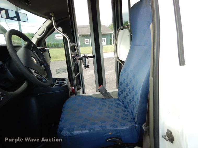 image for item DH5119 2010 Chevrolet Express G4500  shuttle bus