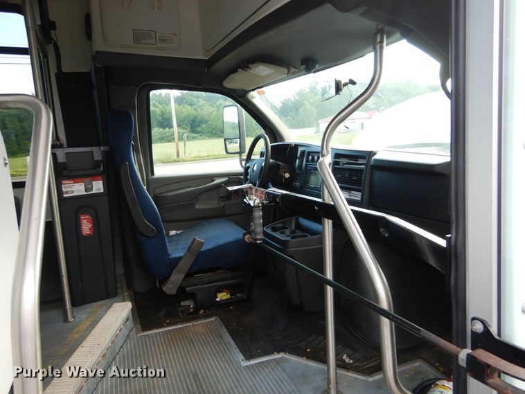 image for item DH5119 2010 Chevrolet Express G4500  shuttle bus