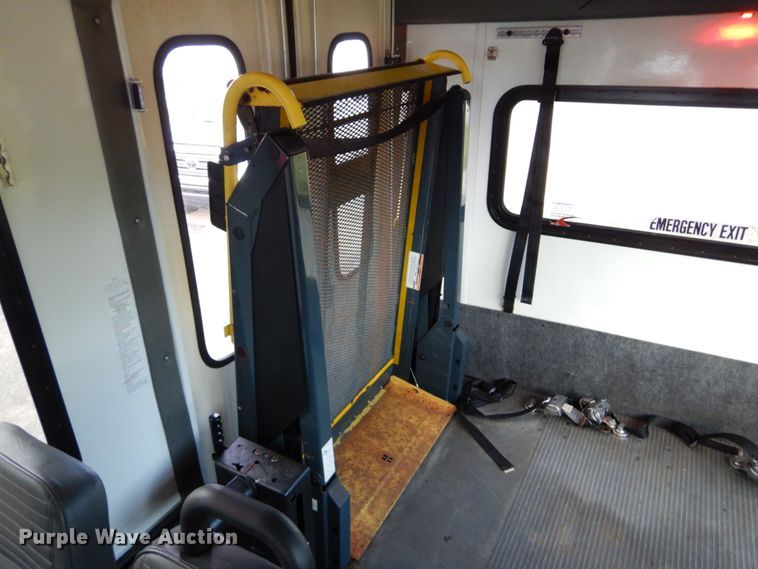 image for item DH5119 2010 Chevrolet Express G4500  shuttle bus