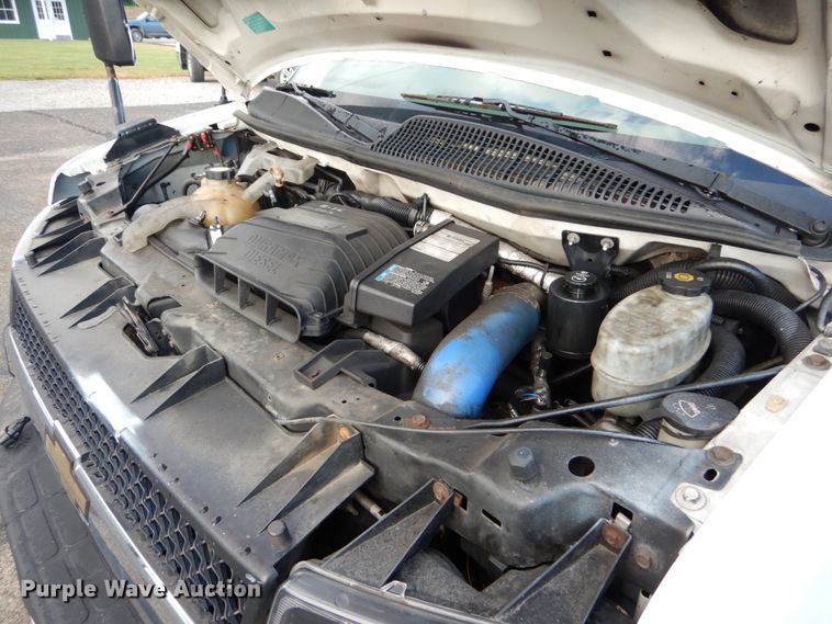 image for item DH5119 2010 Chevrolet Express G4500  shuttle bus