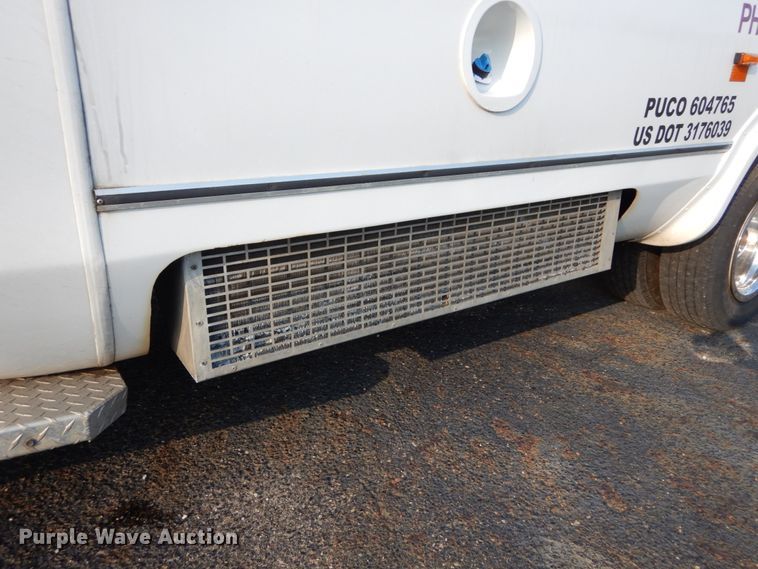 image for item DH5119 2010 Chevrolet Express G4500  shuttle bus