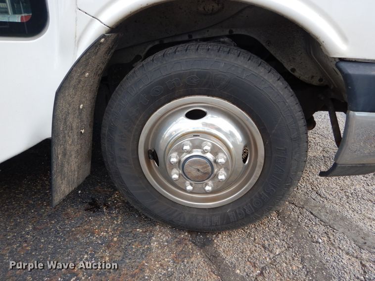 image for item DH5119 2010 Chevrolet Express G4500  shuttle bus