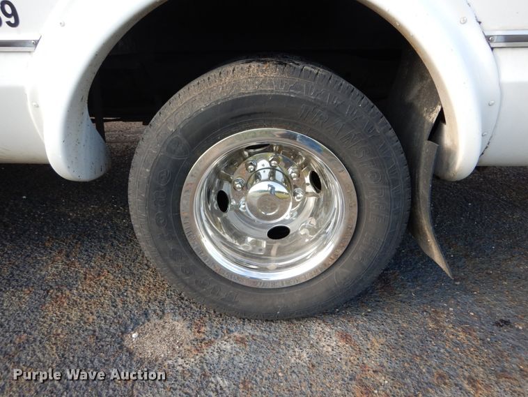 image for item DH5119 2010 Chevrolet Express G4500  shuttle bus