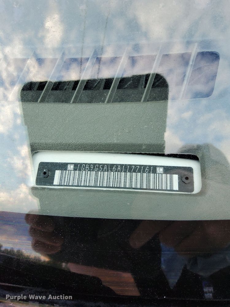 image for item DH5119 2010 Chevrolet Express G4500  shuttle bus