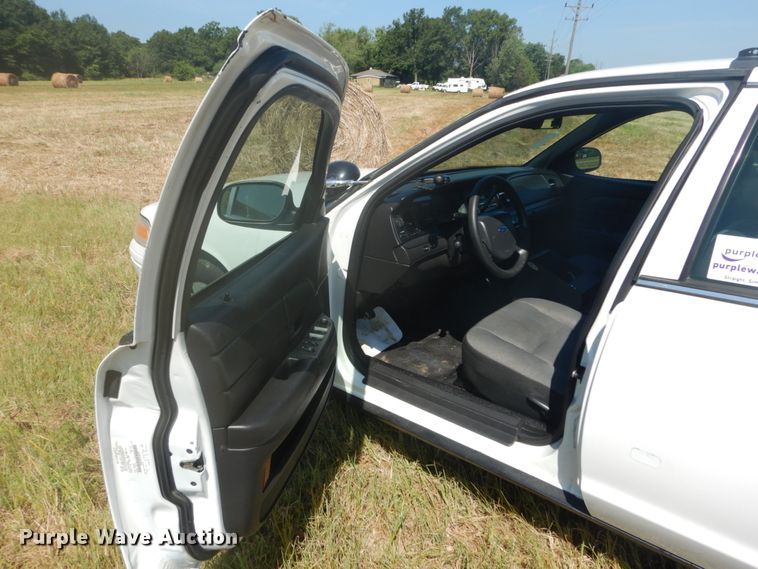 image for item DH5128 2010 Ford Crown Victoria Police Interceptor