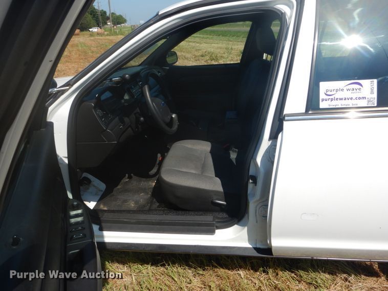 image for item DH5128 2010 Ford Crown Victoria Police Interceptor
