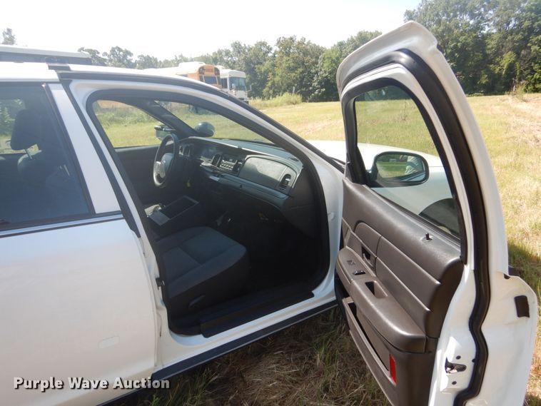image for item DH5128 2010 Ford Crown Victoria Police Interceptor