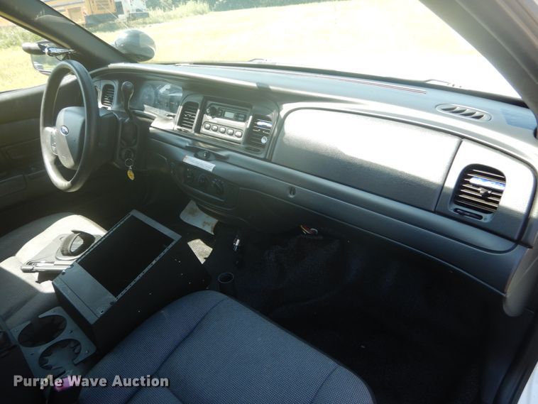 image for item DH5128 2010 Ford Crown Victoria Police Interceptor