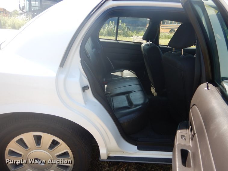 image for item DH5128 2010 Ford Crown Victoria Police Interceptor