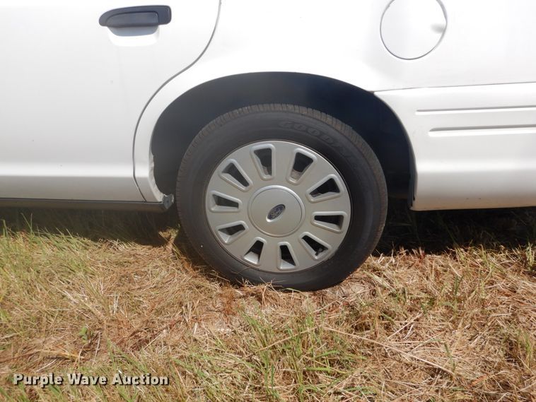 image for item DH5128 2010 Ford Crown Victoria Police Interceptor