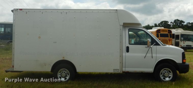 image for item DH5130 2005 Chevrolet Express 3500  delivery truck