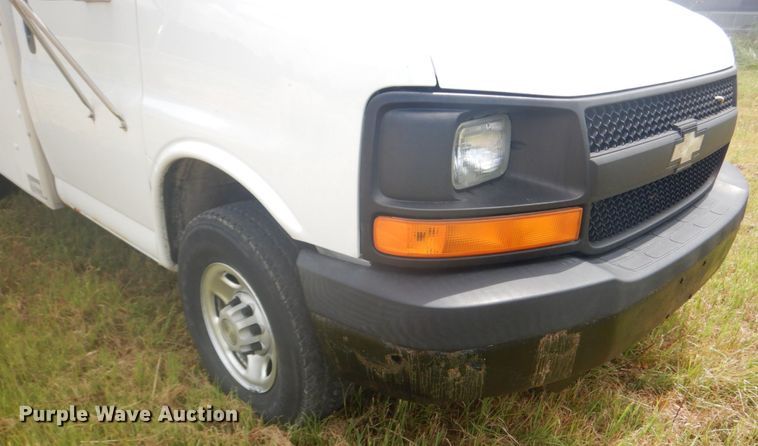 image for item DH5130 2005 Chevrolet Express 3500  delivery truck