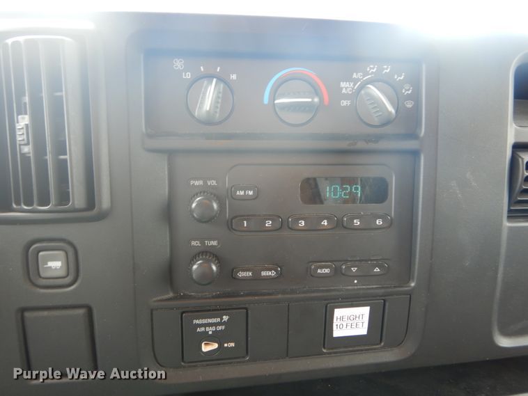 image for item DH5130 2005 Chevrolet Express 3500  delivery truck