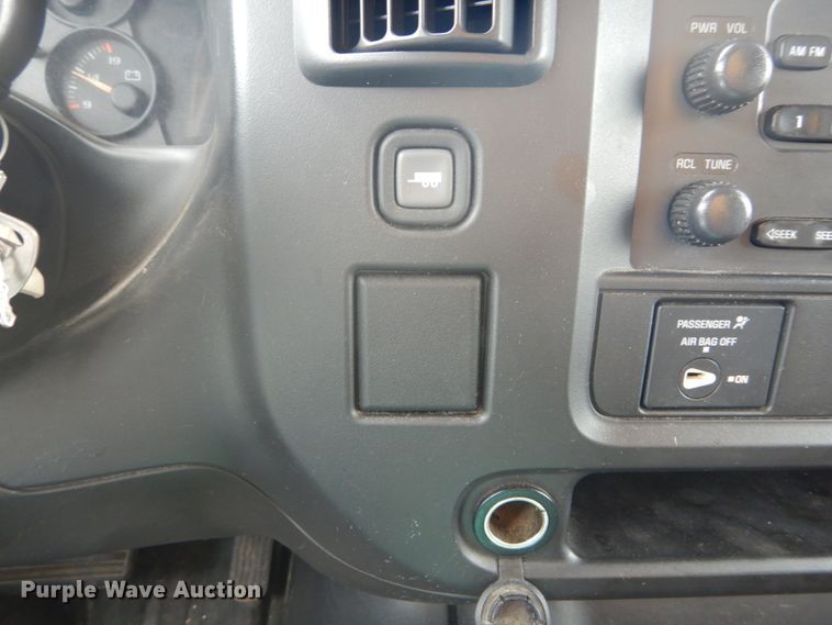 image for item DH5130 2005 Chevrolet Express 3500  delivery truck